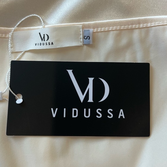 Vidussa off-white cream satin short sleeve off the shoulder top size small NWT - Picture 6 of 9
